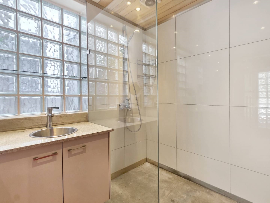 To Let 2 Bedroom Property for Rent in Vredehoek Western Cape